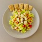 Zeleninový salátek s balkánským sýrem a knäckebrotem