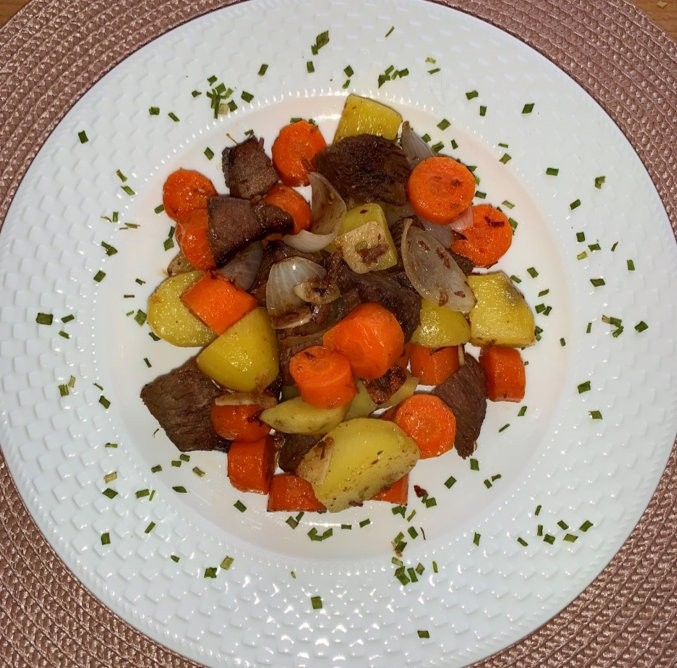 Hovězí s mrkví a bramborem