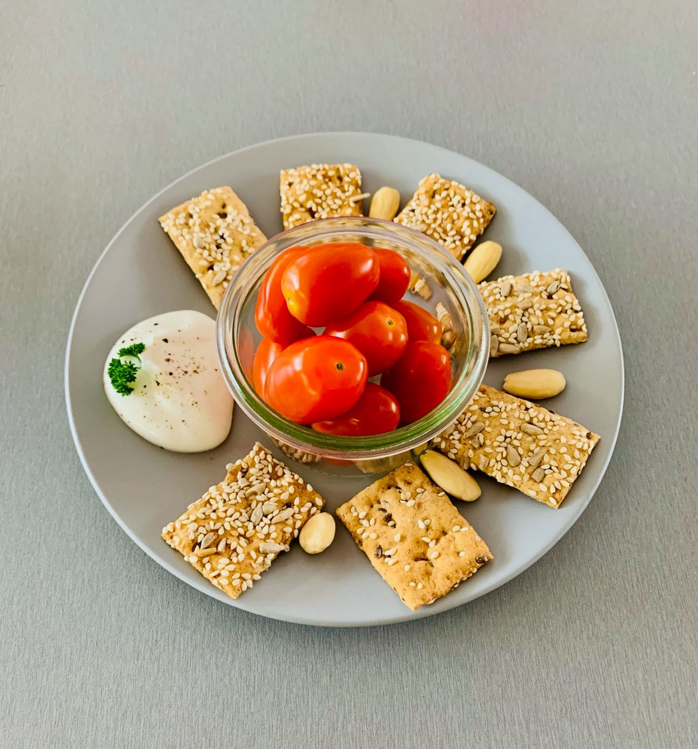 Knäckebrot s tvarohem a rajčaty | cukrovka